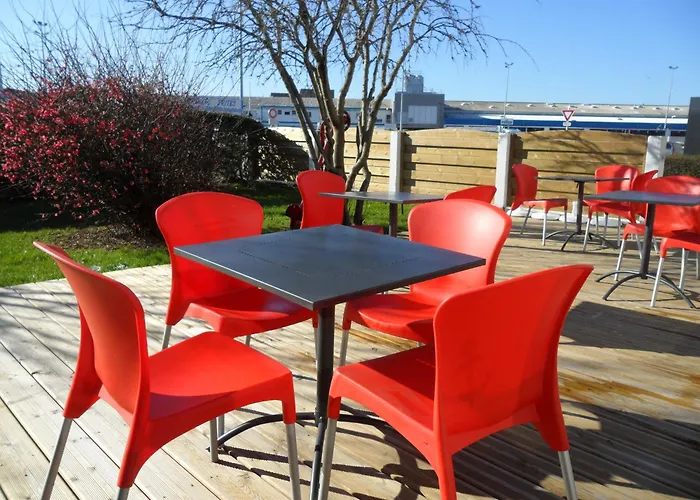Hôtel Les Gens De Mer Lorient by Popinns